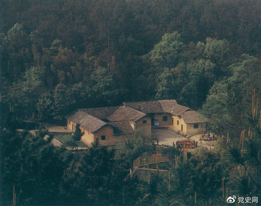 毛澤東故居&mdash;&mdash;湖南省湘潭縣韶山?jīng)_上屋場。1893年12月26日，毛澤東在這里誕生。